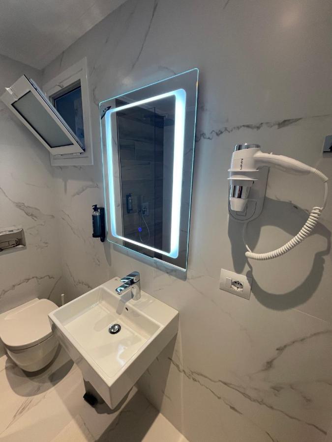 Hotel Aulona Sarande Bagian luar foto