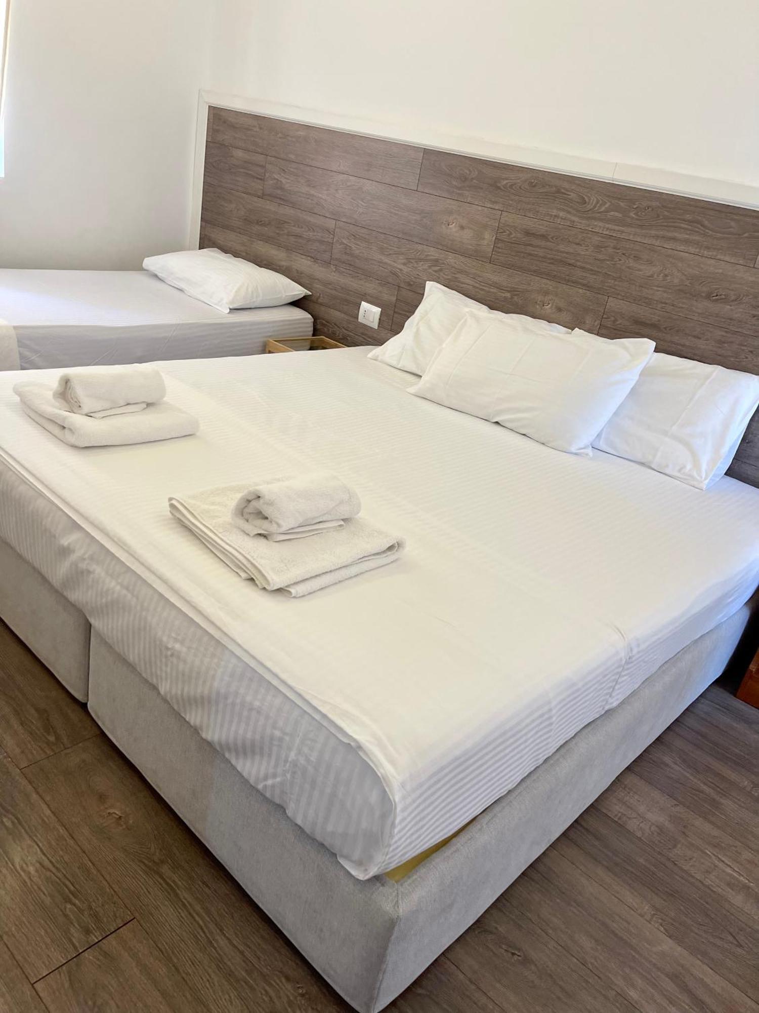 Hotel Aulona Sarande Bagian luar foto