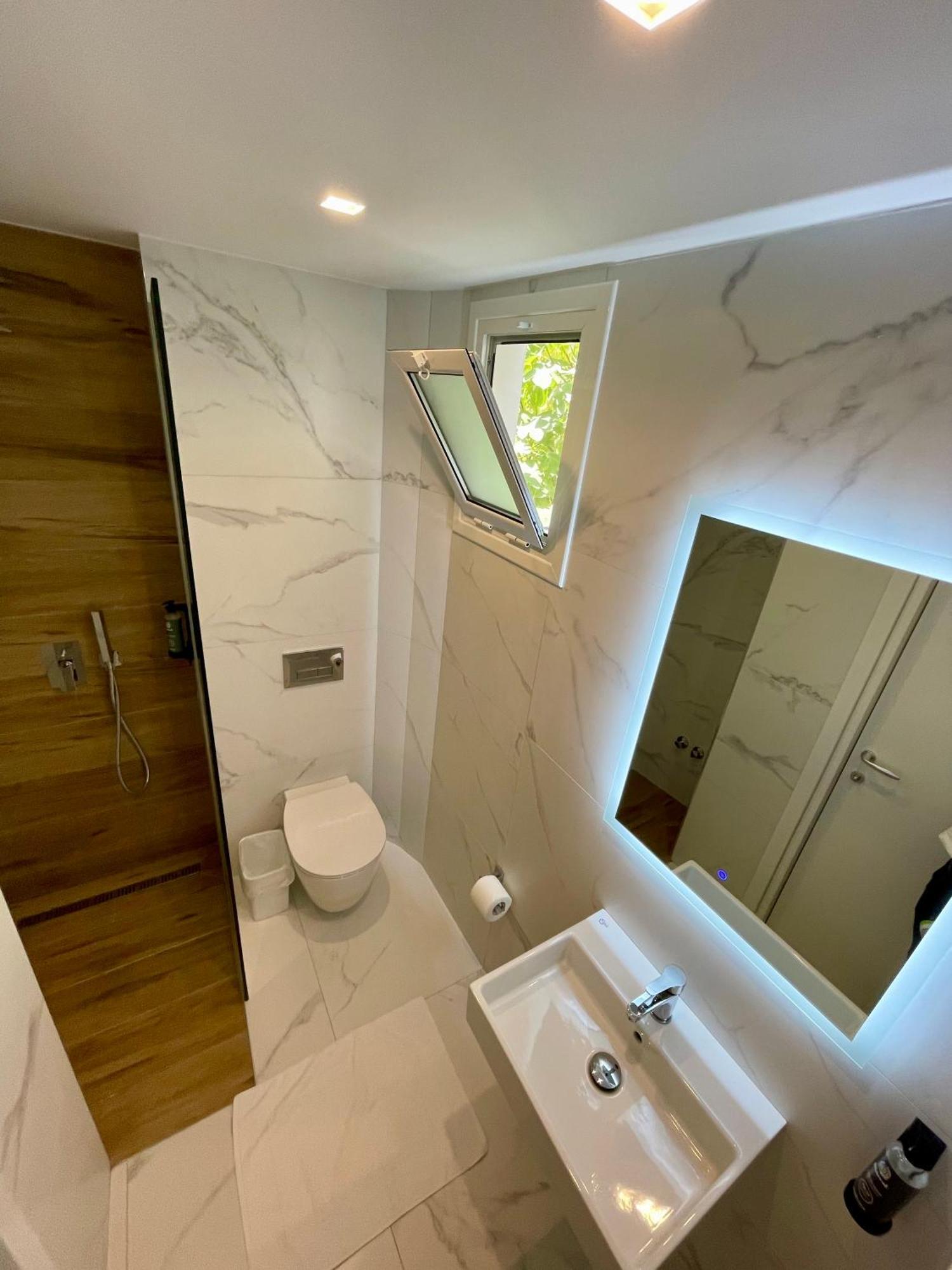 Hotel Aulona Sarande Bagian luar foto