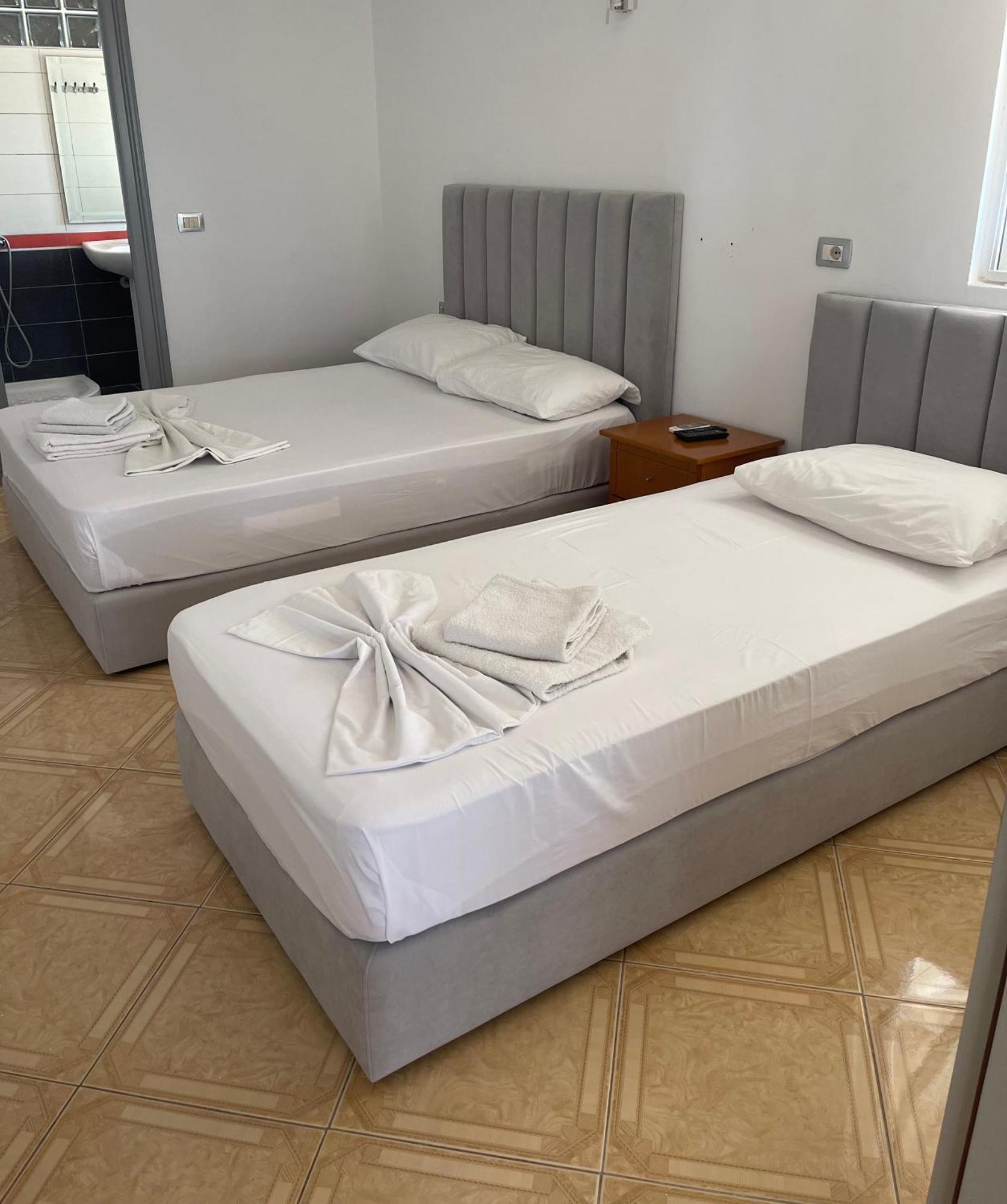 Hotel Aulona Sarande Bagian luar foto