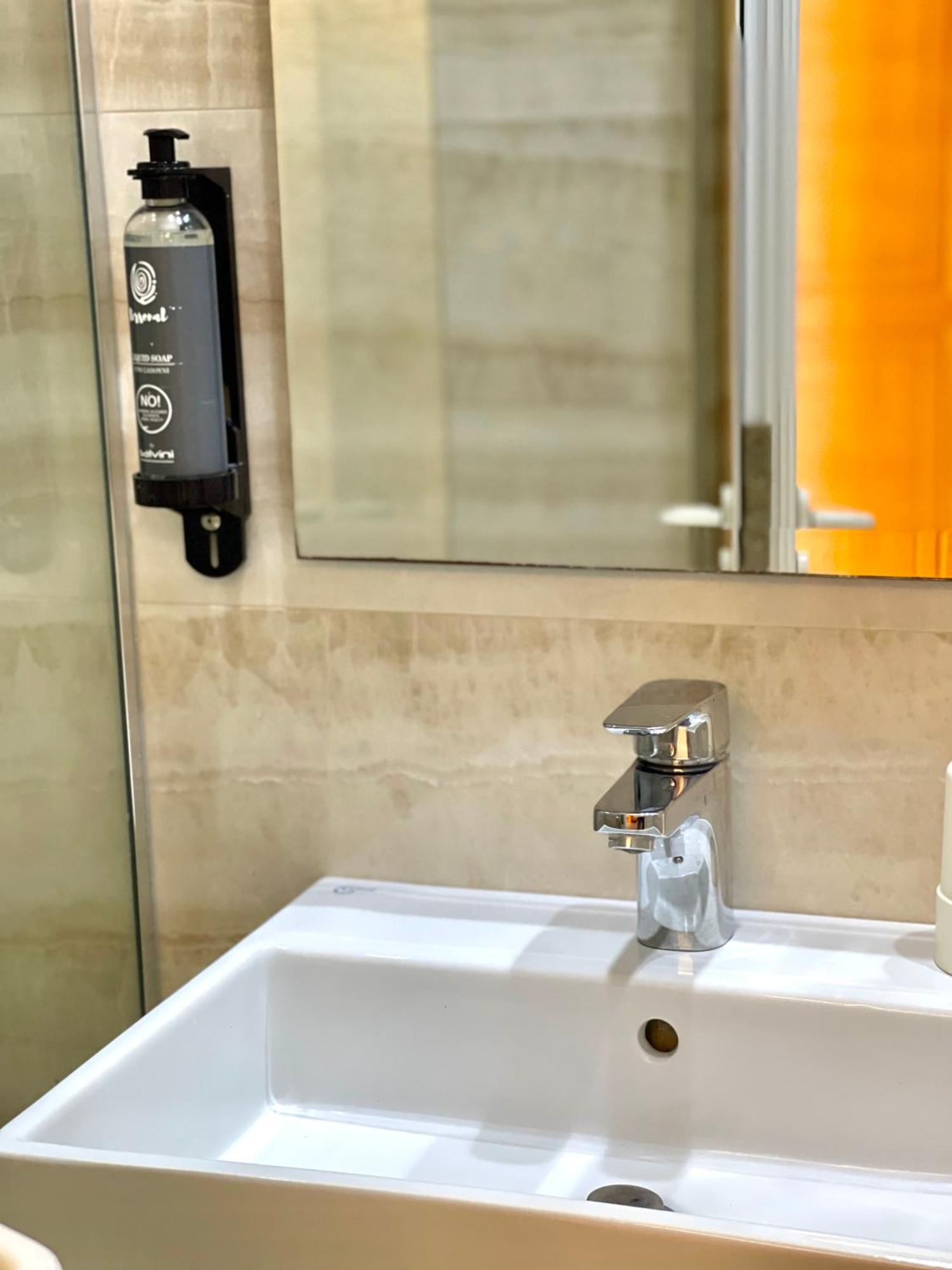 Hotel Aulona Sarande Bagian luar foto