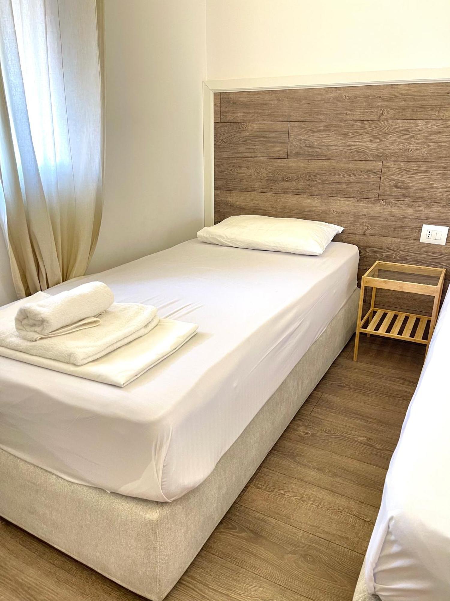 Hotel Aulona Sarande Bagian luar foto
