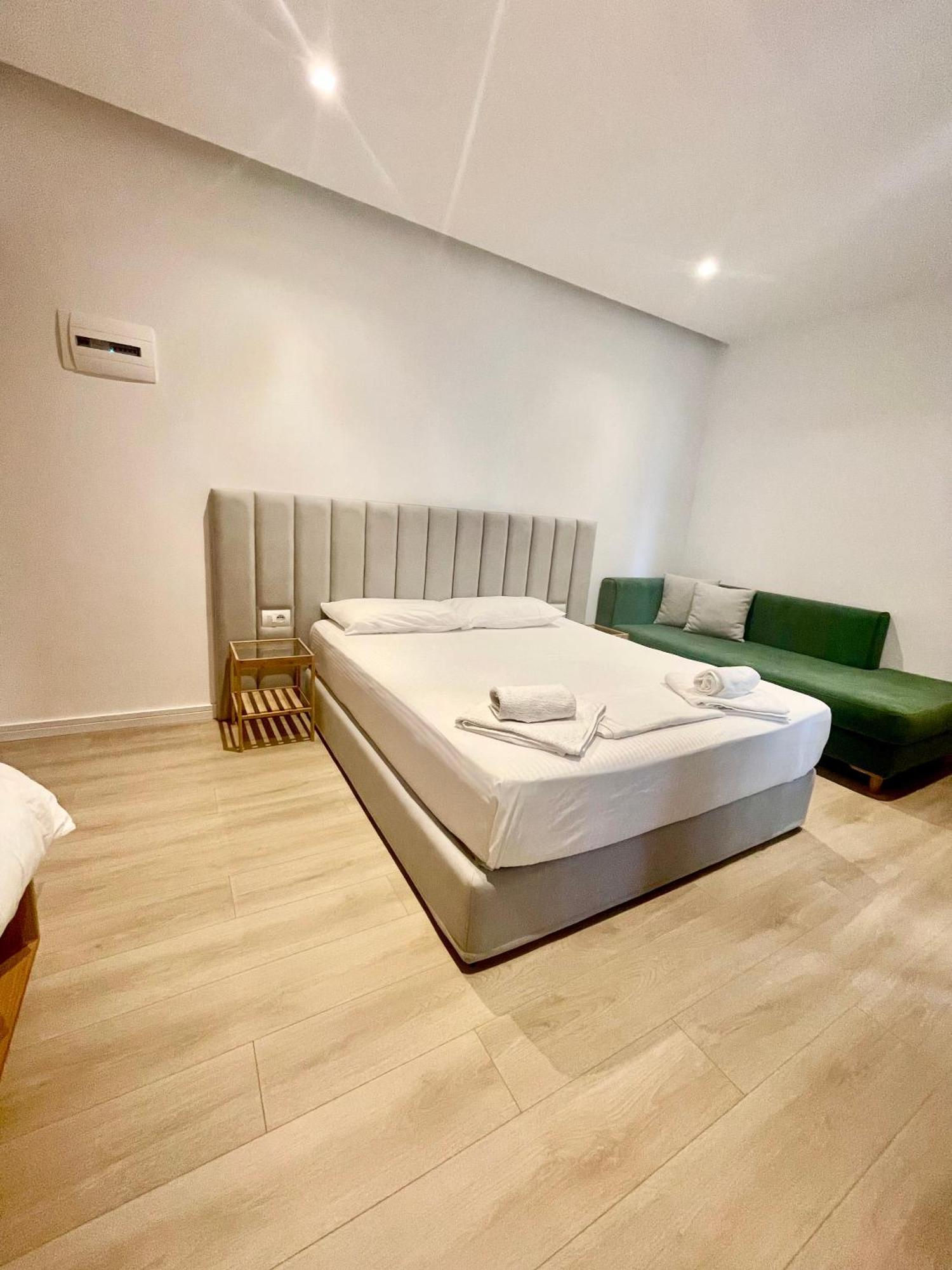 Hotel Aulona Sarande Bagian luar foto