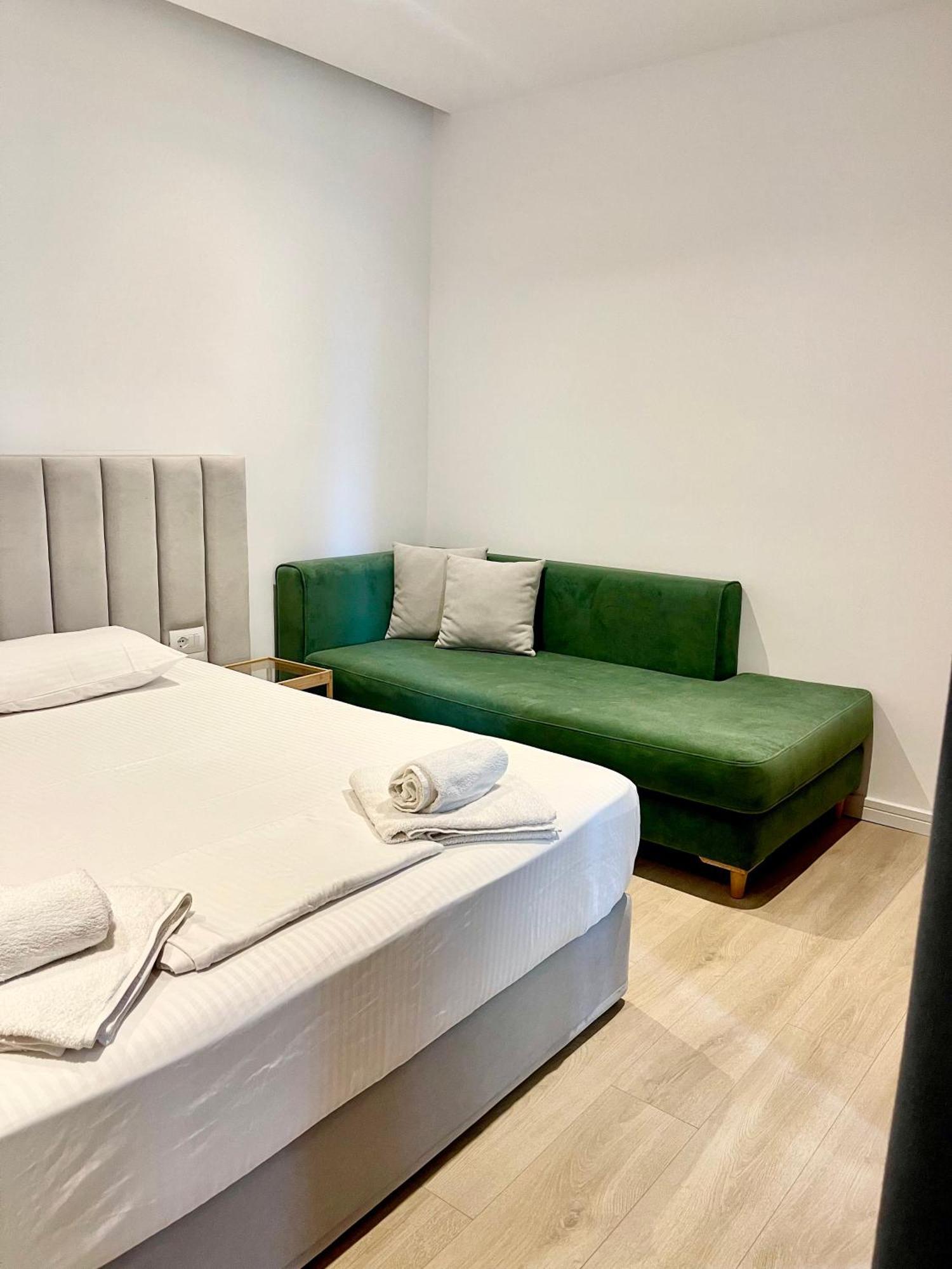 Hotel Aulona Sarande Bagian luar foto