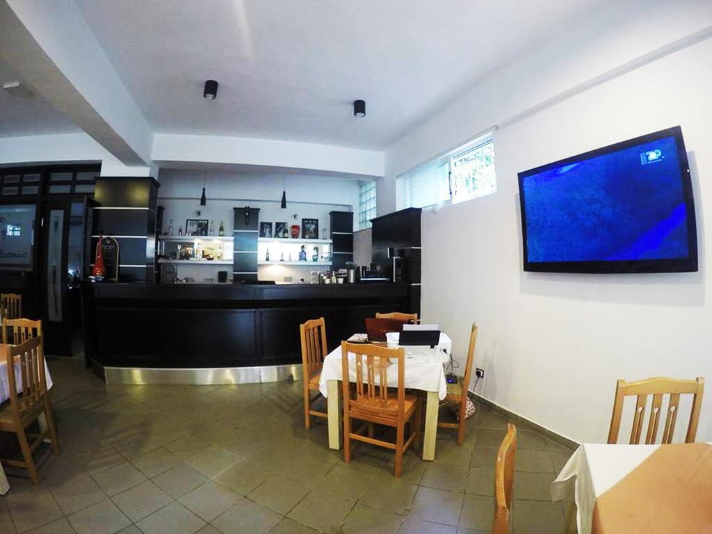 Hotel Aulona Sarande Bagian luar foto