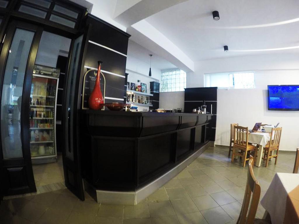 Hotel Aulona Sarande Bagian luar foto